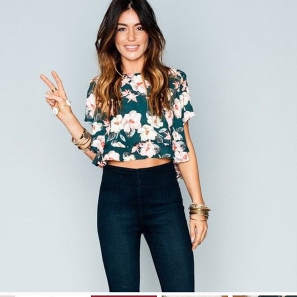 Show Me Your Mumu Tropical Candice Crop Top - Picture 2 of 6